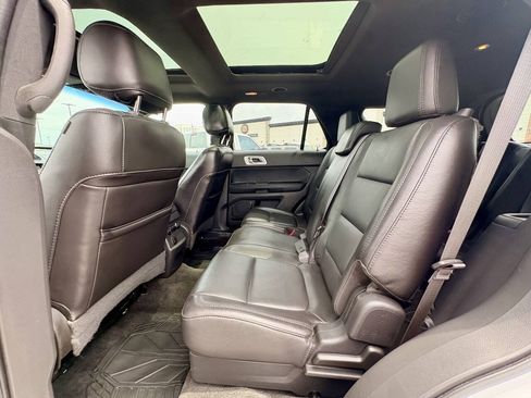 Used 2015 Ford Explorer XLT w/ Equipment Group 202A AWD/4WD image 19