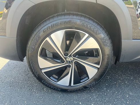 Used 2024 Volkswagen Taos SE AWD/4WD image 31
