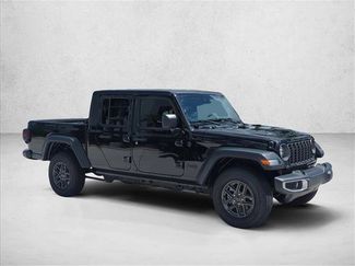 Used 2025 Jeep Gladiator Sport AWD/4WD video 3