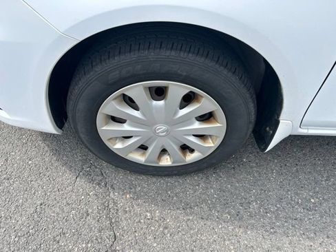 Used 2016 Nissan Versa S FWD image 19