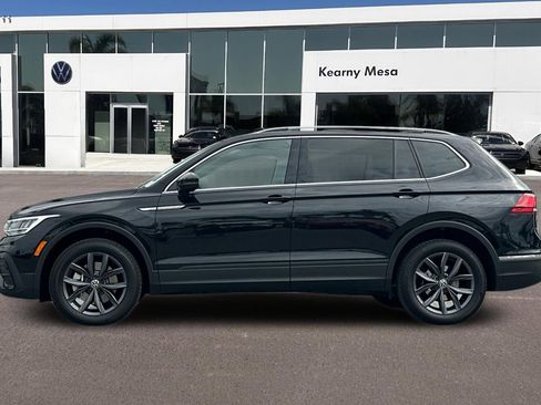 Used 2023 Volkswagen Tiguan SE w/ Panoramic Sunroof Package FWD image 7