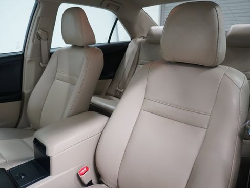 Used 2012 Toyota Camry LE image 9