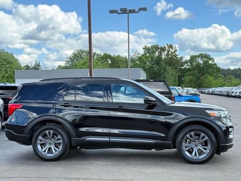 Used 2023 Ford Explorer XLT w/ Equipment Group 202A AWD/4WD image 37