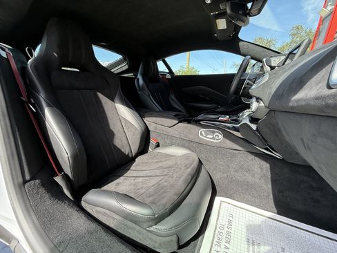 Used 2020 Aston Martin V8 Vantage Coupe image 23