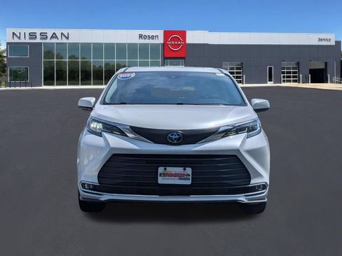 Used 2023 Toyota Sienna XLE FWD image 8
