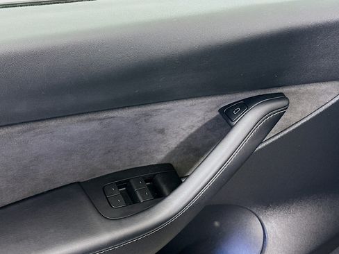 Used 2022 Tesla Model Y Long Range AWD/4WD image 15