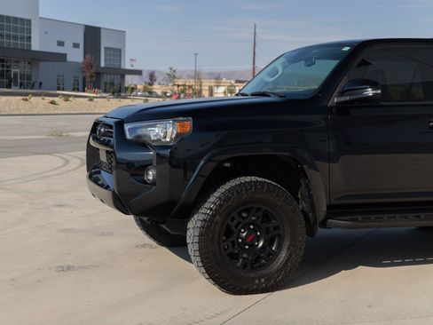 Used 2023 Toyota 4Runner SR5 Premium w/ Moonroof Package AWD/4WD image 15