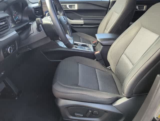 Used 2023 Ford Explorer XLT AWD/4WD image 16