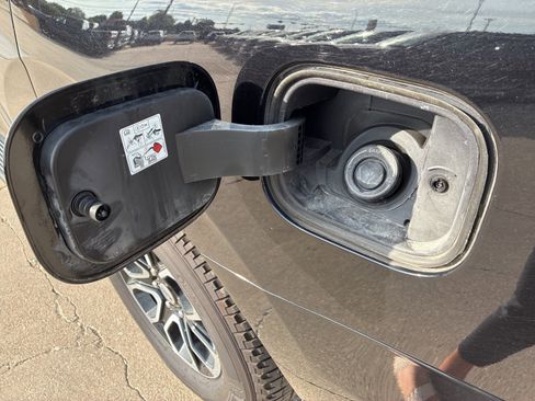 Used 2024 Ford Expedition XLT image 11