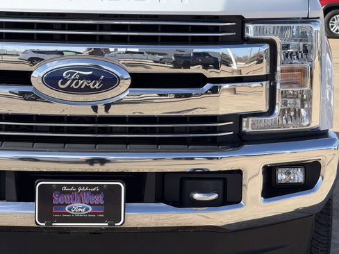 Used 2019 Ford F250 Lariat w/ Chrome Package image 9