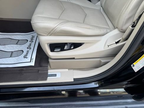 Used 2018 Cadillac Escalade Luxury AWD/4WD image 21