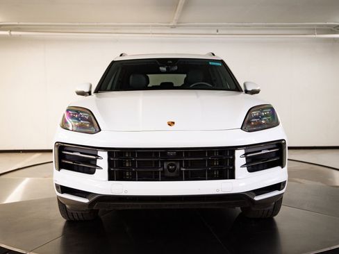Certified 2026 Porsche Cayenne AWD/4WD image 10