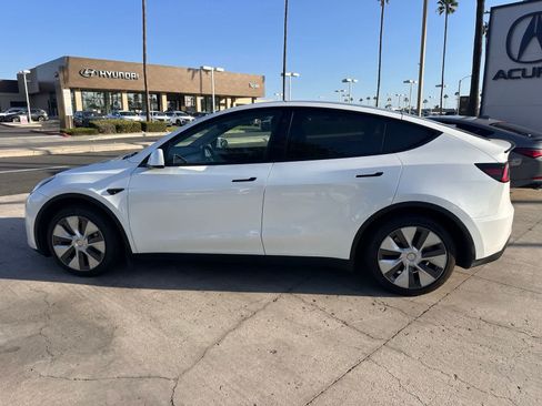 Used 2023 Tesla Model Y Long Range AWD/4WD image 2