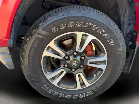 Used 2016 Toyota Tacoma TRD Sport w/ Towing Package image 11