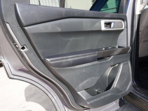 Certified 2021 Ford Explorer 2WD image 17