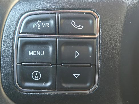 Used 2018 Jeep Wrangler Unlimited Rubicon w/ Connectivity Group image 17