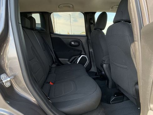 Used 2019 Jeep Renegade Latitude w/ Trailer Tow Group image 26