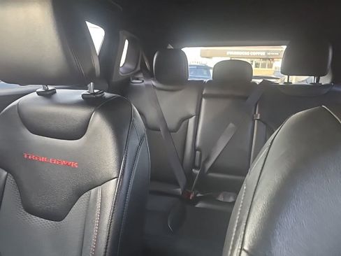 Used 2025 Jeep Compass Trailhawk image 6