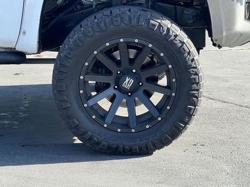 Used 2014 Toyota Tundra SR5 w/ SR5 Upgrade Package AWD/4WD image 16