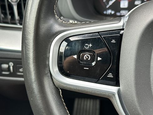 Used 2021 Volvo XC60 T8 R-Design w/ Advanced Package AWD/4WD image 29