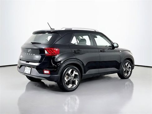 Used 2023 Hyundai Venue SEL image 8
