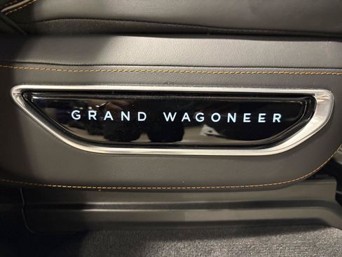 Used 2023 Jeep Grand Wagoneer Series III AWD/4WD image 55