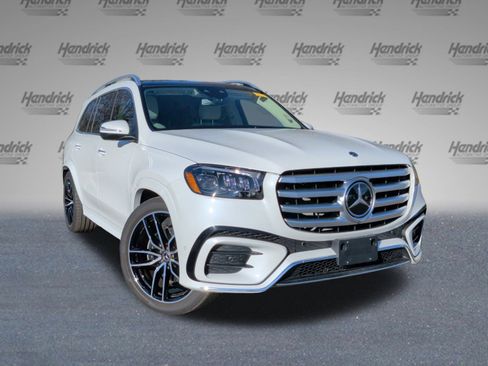 Used 2025 Mercedes-Benz GLS 450 4MATIC image 2