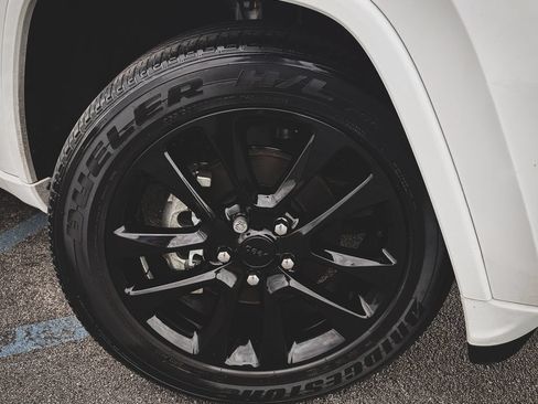 Used 2020 Jeep Grand Cherokee Altitude RWD image 29
