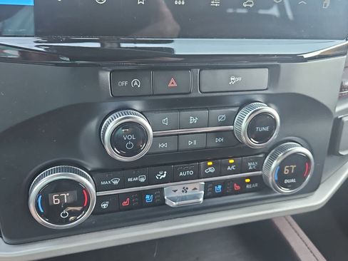 Used 2024 Ford Expedition Max Limited image 18