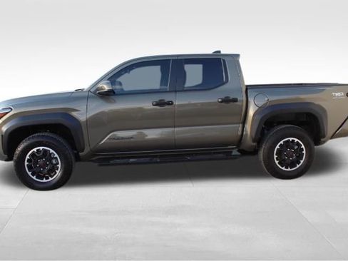 Used 2025 Toyota Tacoma TRD Off-Road w/ TRD Off Road Upgrade Package image 4