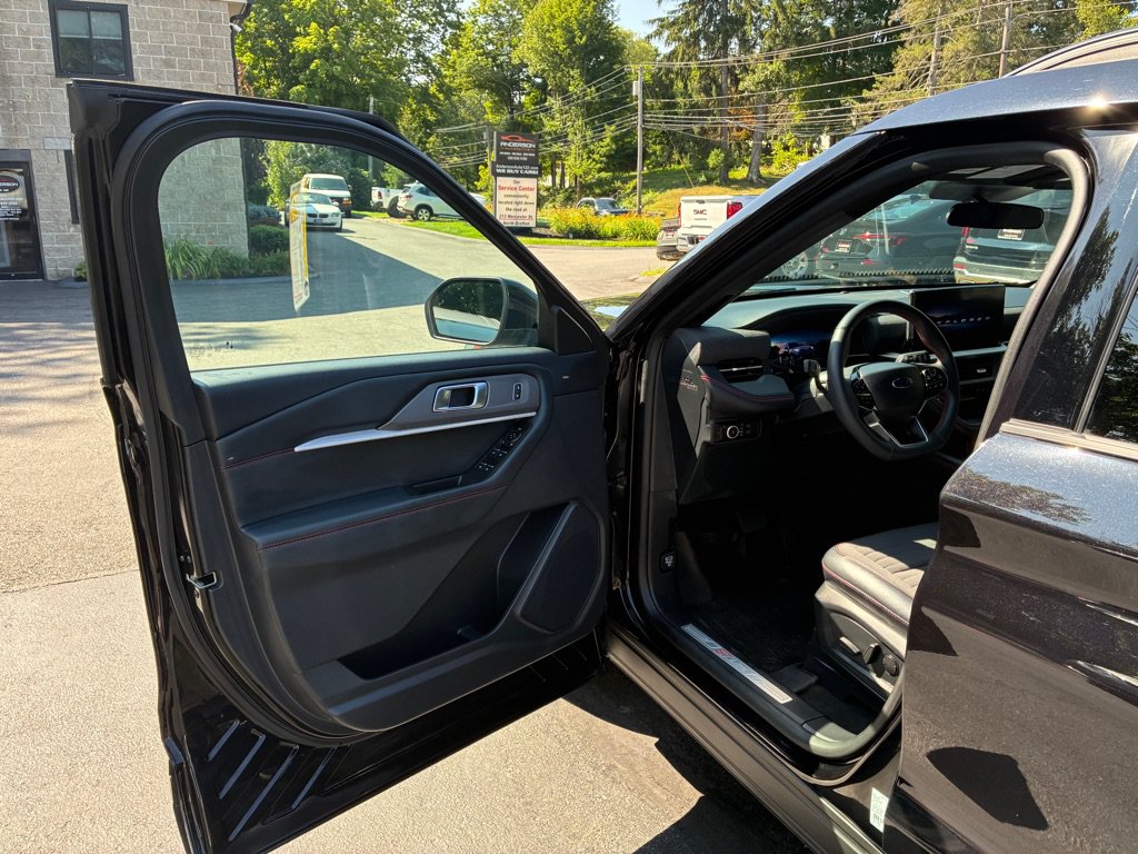 Used 2025 Ford Explorer ST-Line AWD/4WD image 15