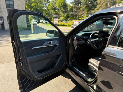 Used 2025 Ford Explorer ST-Line AWD/4WD image 15