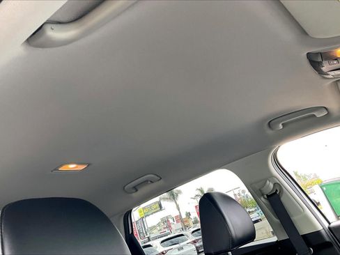 Used 2024 Kia Sorento S image 19