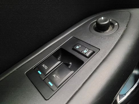 Used 2014 Dodge Challenger SXT image 27