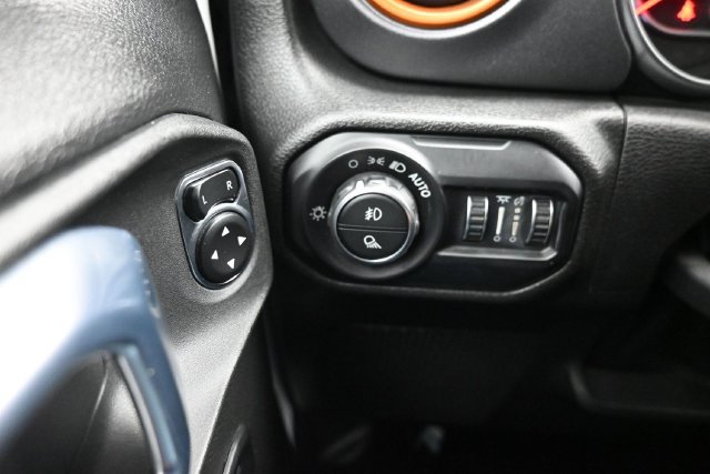 Used 2022 Jeep Gladiator Mojave AWD/4WD image 13