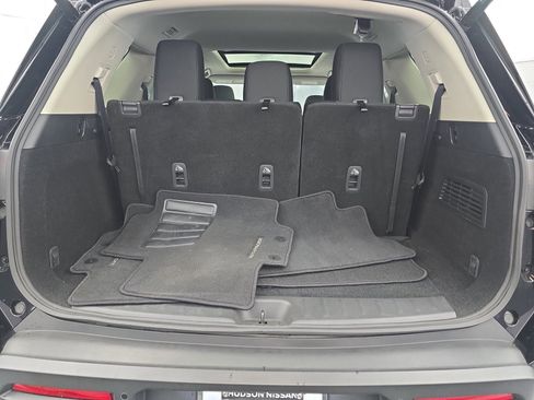 Used 2024 Nissan Pathfinder SV w/ SV Premium Package image 37