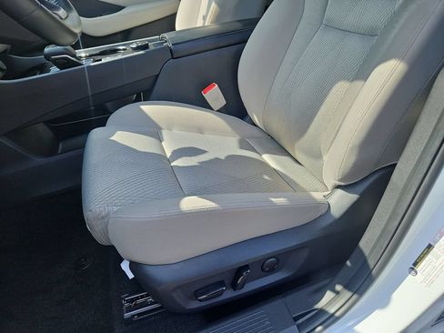 Used 2025 Nissan Rogue SV AWD/4WD image 19