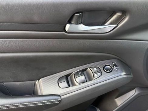 Used 2024 Nissan Altima 2.5 SV image 18