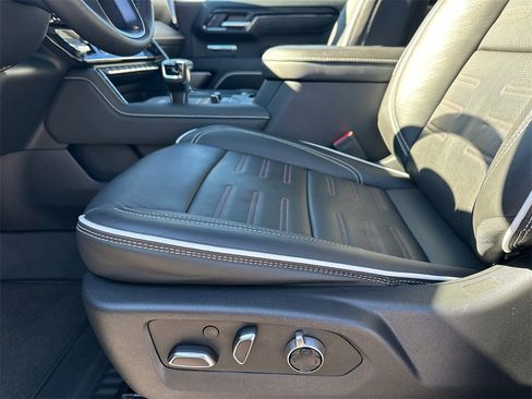 Used 2025 GMC Sierra 1500 AT4X image 10