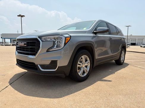 Used 2024 GMC Terrain SLE AWD/4WD image 8