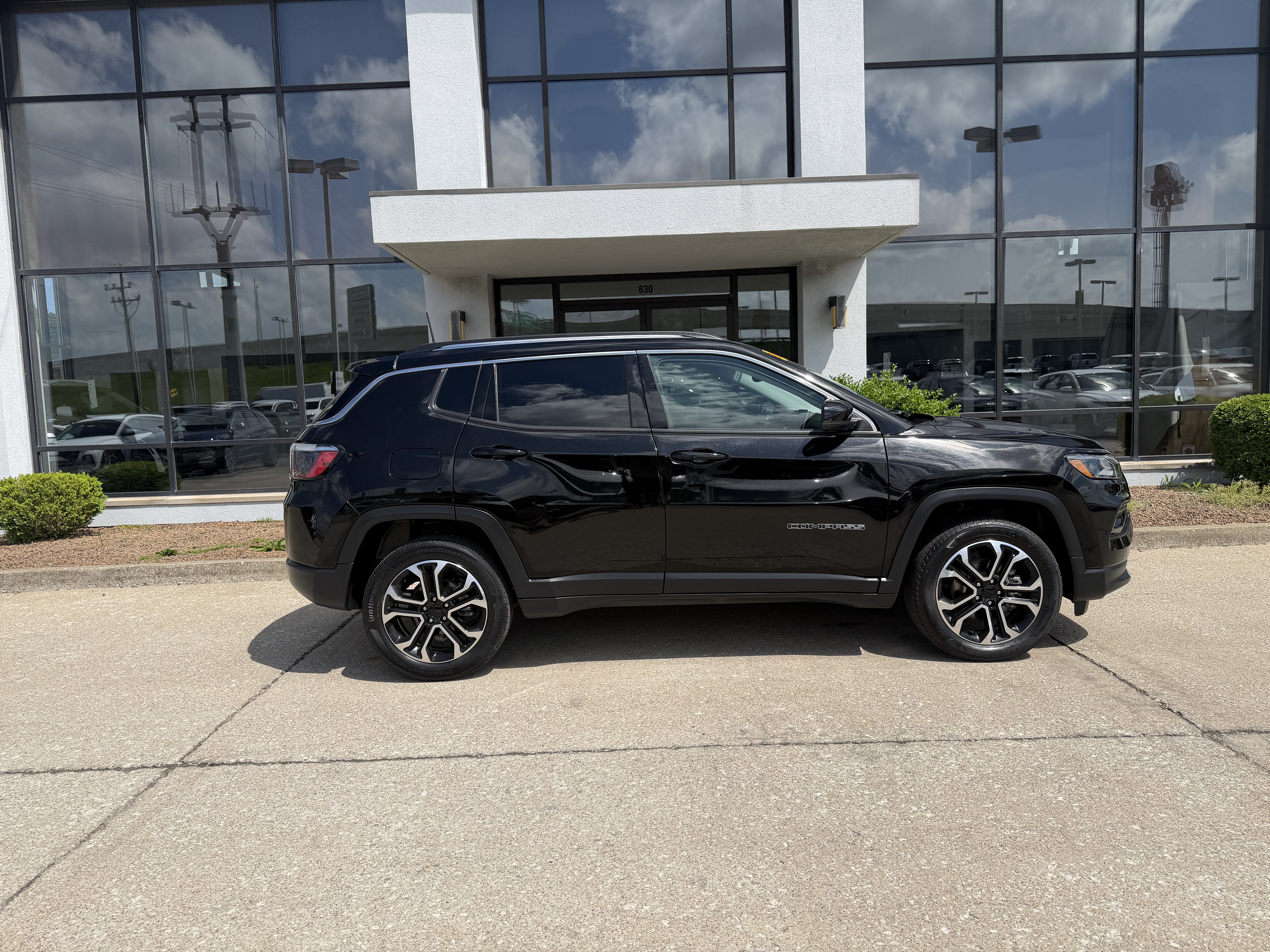 Used 2022 Jeep Compass Limited AWD/4WD image 3