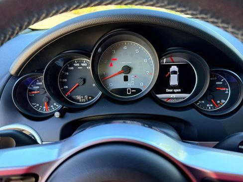 Used 2016 Porsche Cayenne S image 27