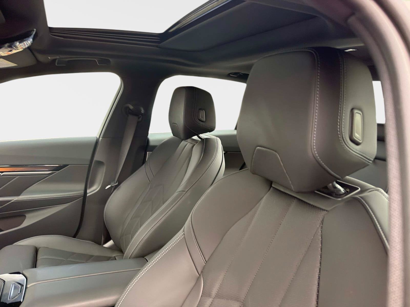 Used 2026 BMW i5 eDrive40 w/ Premium Package RWD image 22