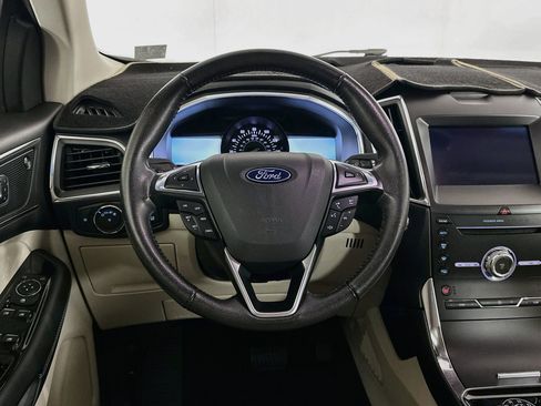Used 2019 Ford Edge Titanium FWD image 18