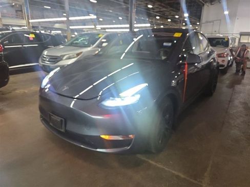 Used 2022 Tesla Model Y Performance AWD/4WD image 3