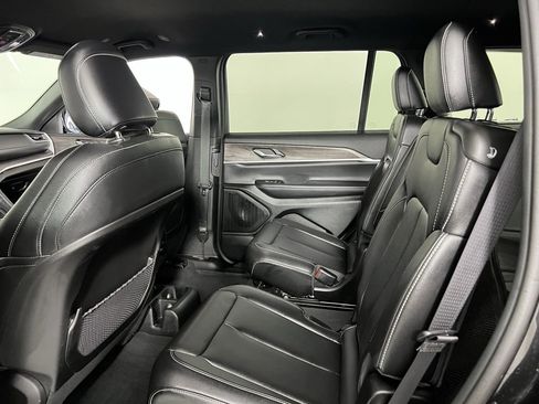 Used 2024 Jeep Grand Cherokee L Limited w/ Black Appearance Package image 27