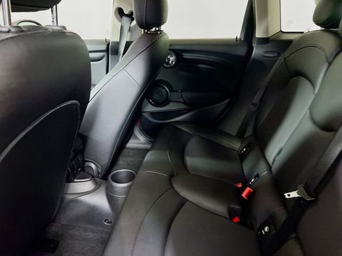 Used 2022 MINI Cooper 4-Door Hardtop image 22