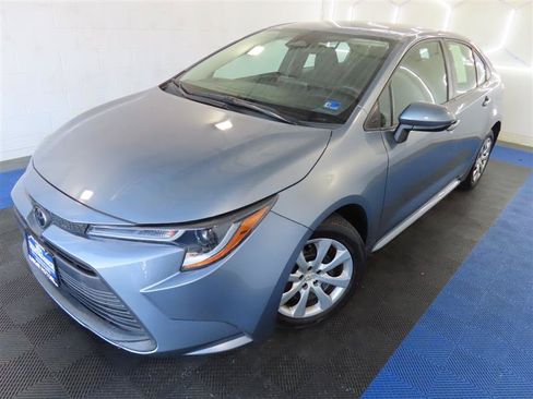 Used 2023 Toyota Corolla LE FWD image 4