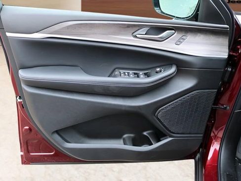 New 2025 Jeep Grand Cherokee Limited image 10