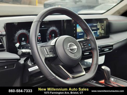 Used 2025 Nissan Kicks SR image 19